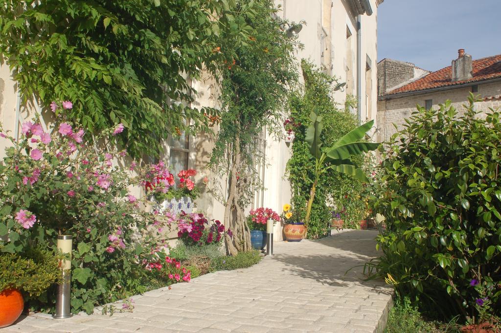 Hotel Du Donjon Aulnay  Εξωτερικό φωτογραφία