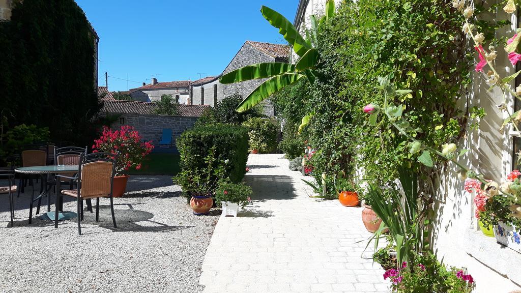 Hotel Du Donjon Aulnay  Εξωτερικό φωτογραφία