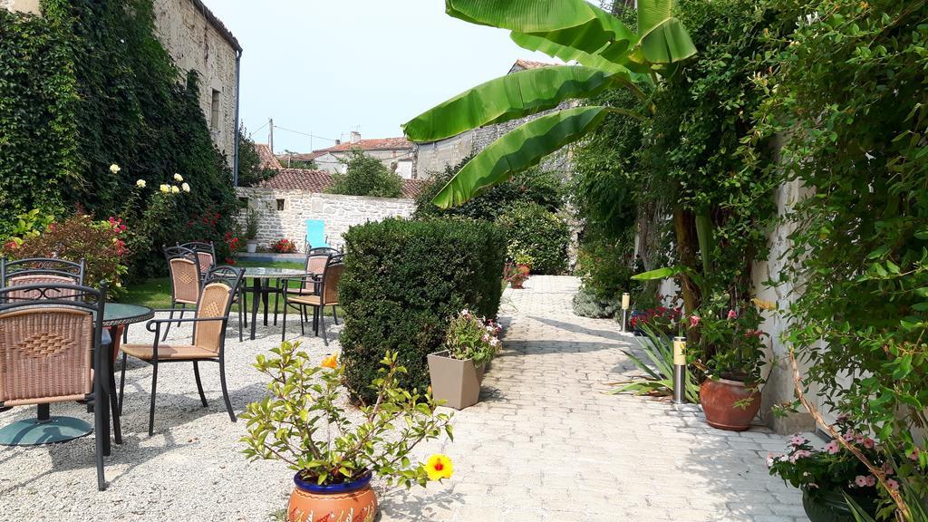 Hotel Du Donjon Aulnay  Εξωτερικό φωτογραφία