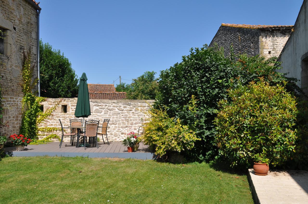 Hotel Du Donjon Aulnay  Εξωτερικό φωτογραφία