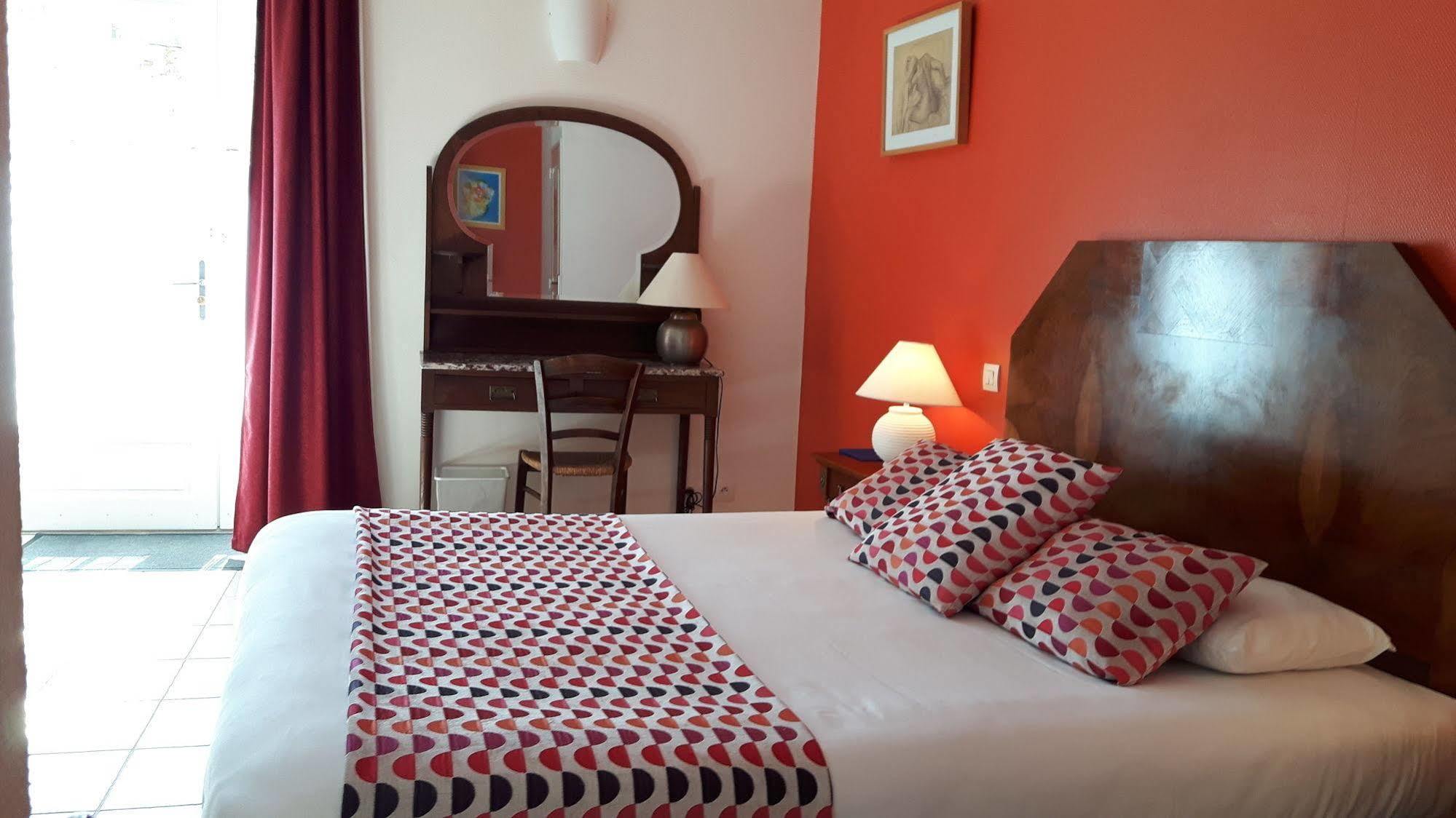Hotel Du Donjon Aulnay  Εξωτερικό φωτογραφία