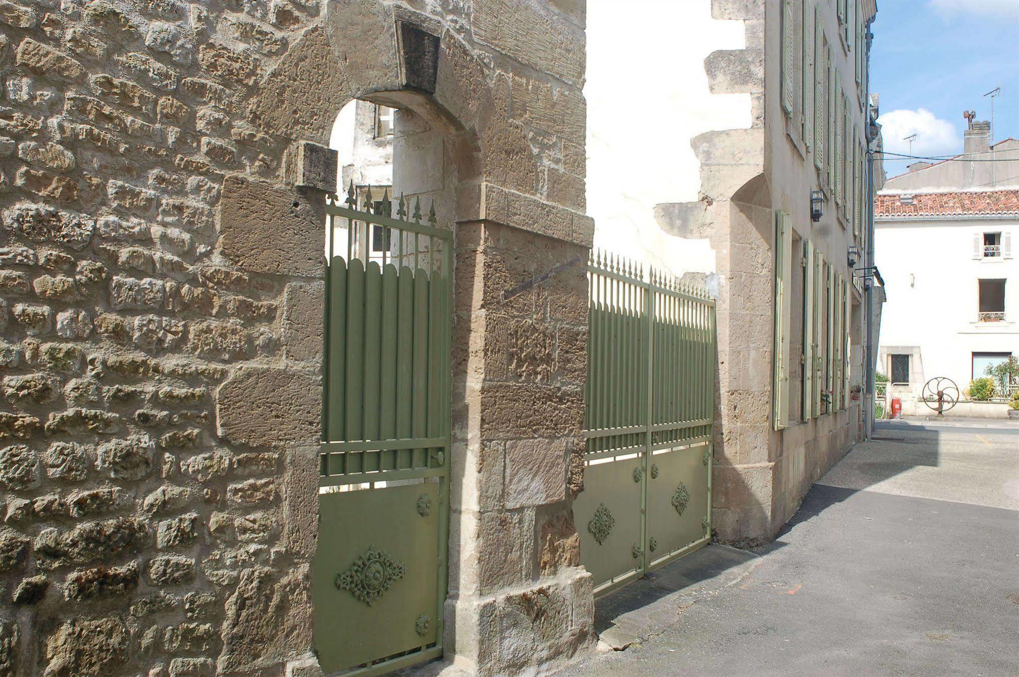 Hotel Du Donjon Aulnay  Εξωτερικό φωτογραφία