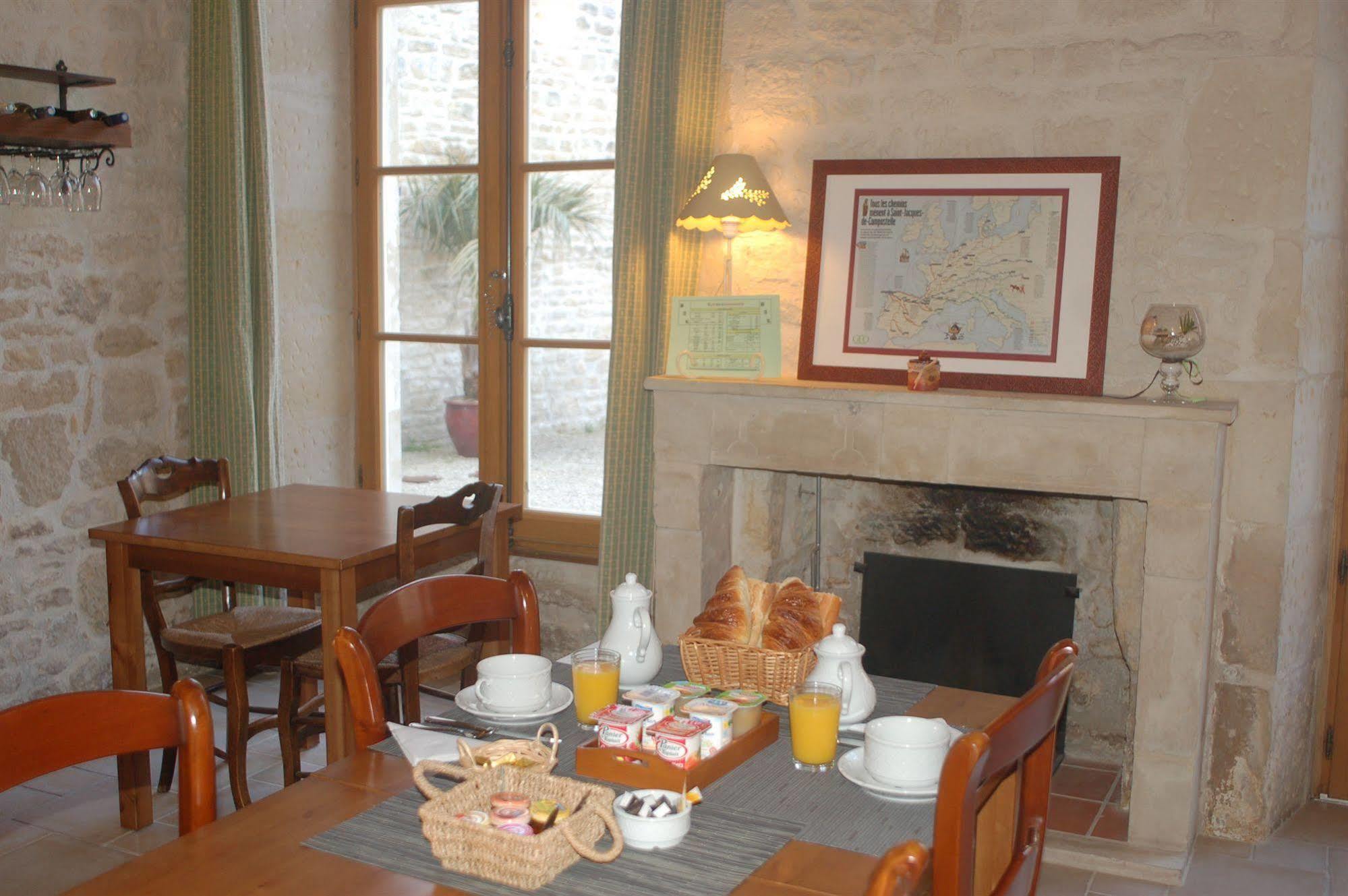 Hotel Du Donjon Aulnay  Εξωτερικό φωτογραφία