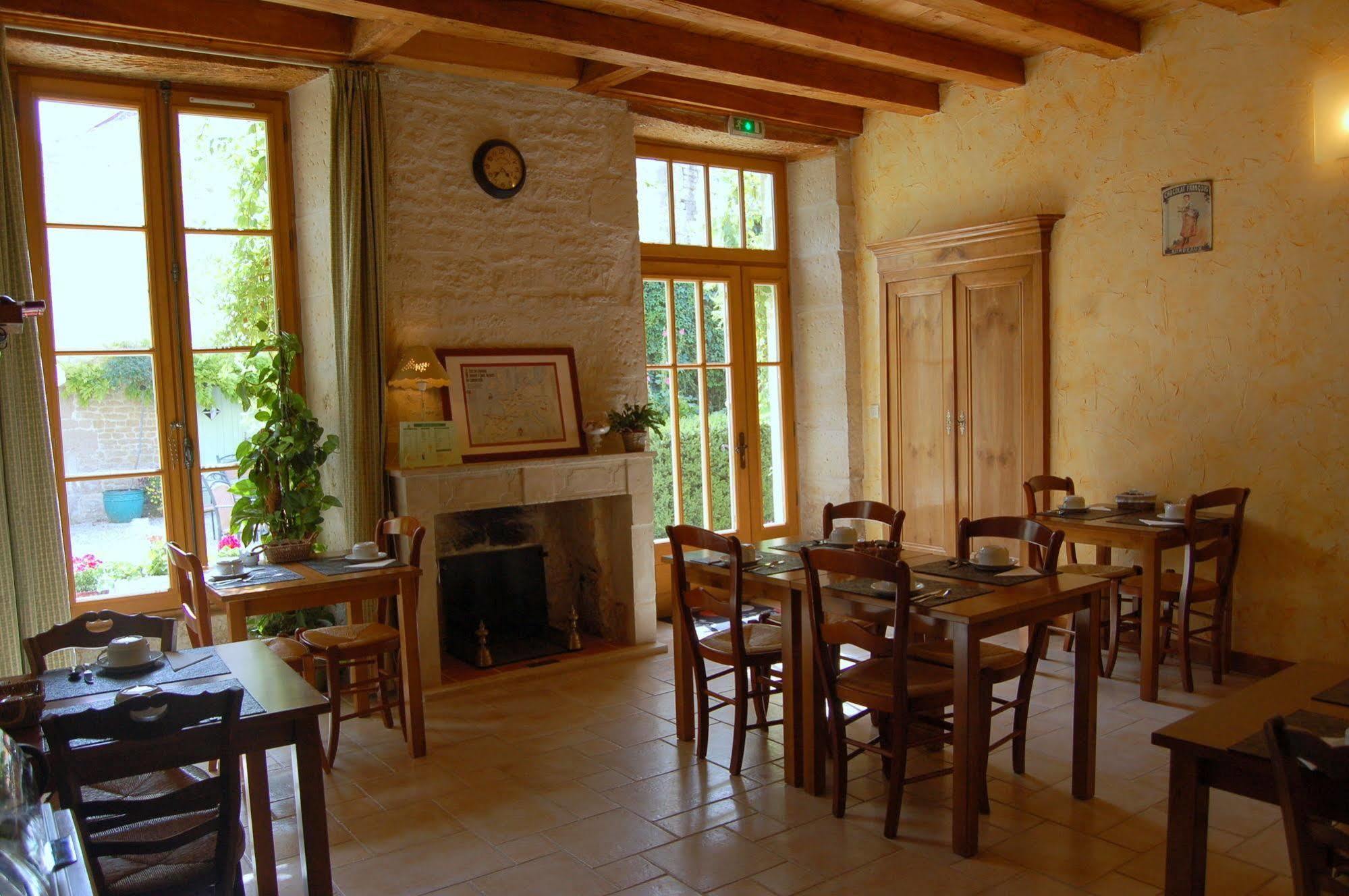 Hotel Du Donjon Aulnay  Εξωτερικό φωτογραφία